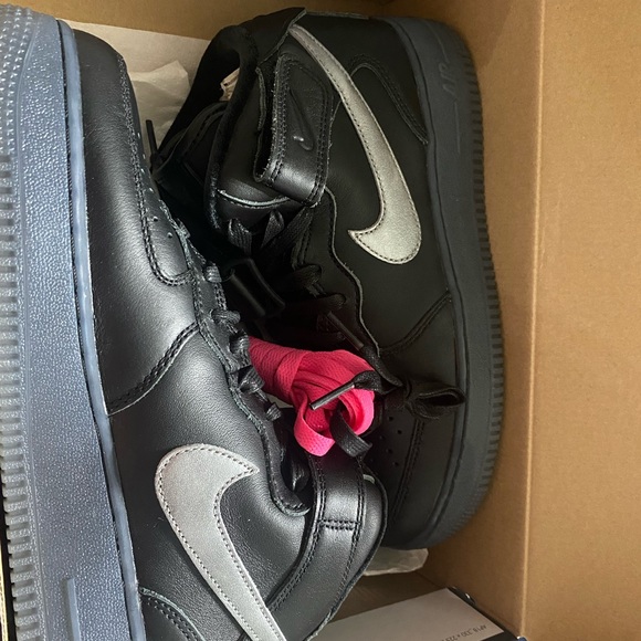 AIR FORCE 1 MID PRM
BLACK/METALLIC SILVER
NOIR/ARGENT METALLIQUE - Picture 11 of 11